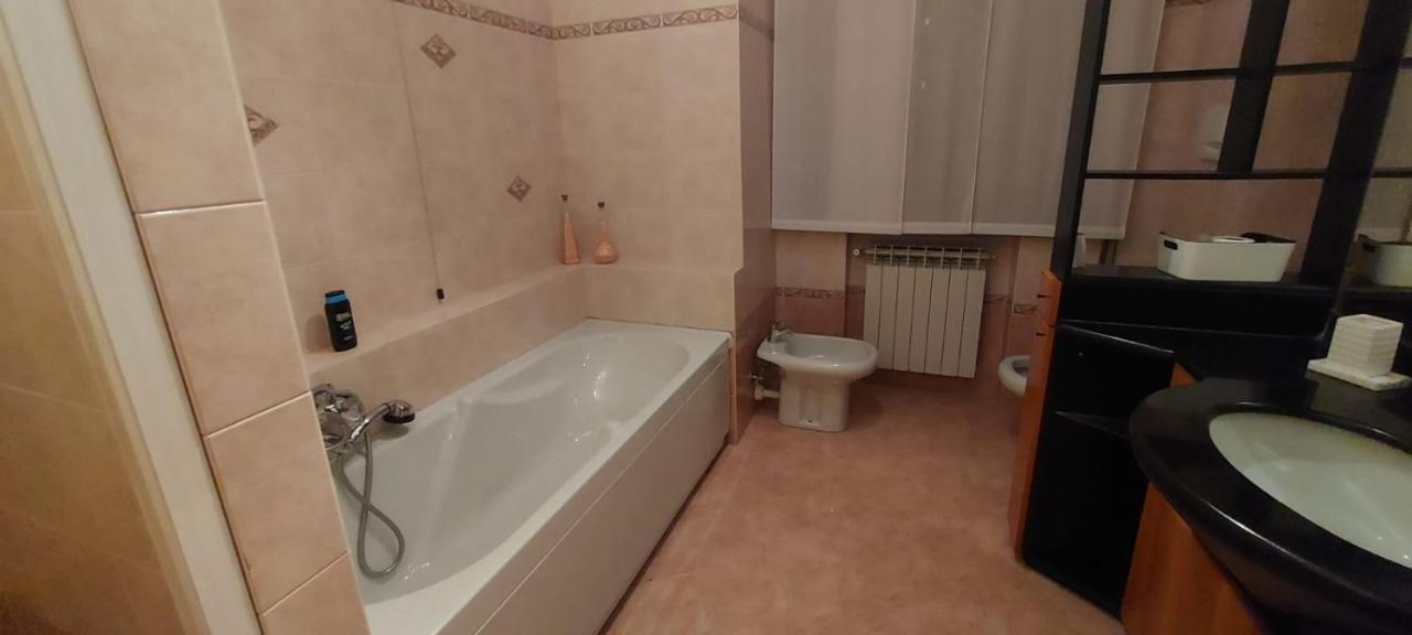 Casa T.U.A. Apartment Sale Marasino Bagian luar foto