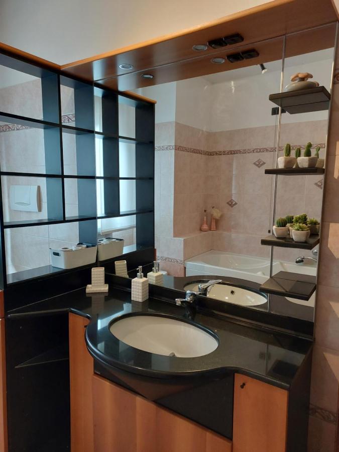 Casa T.U.A. Apartment Sale Marasino Bagian luar foto