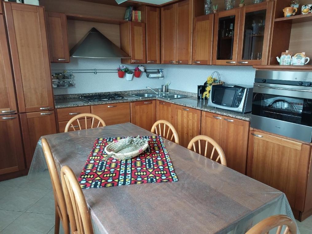 Casa T.U.A. Apartment Sale Marasino Bagian luar foto